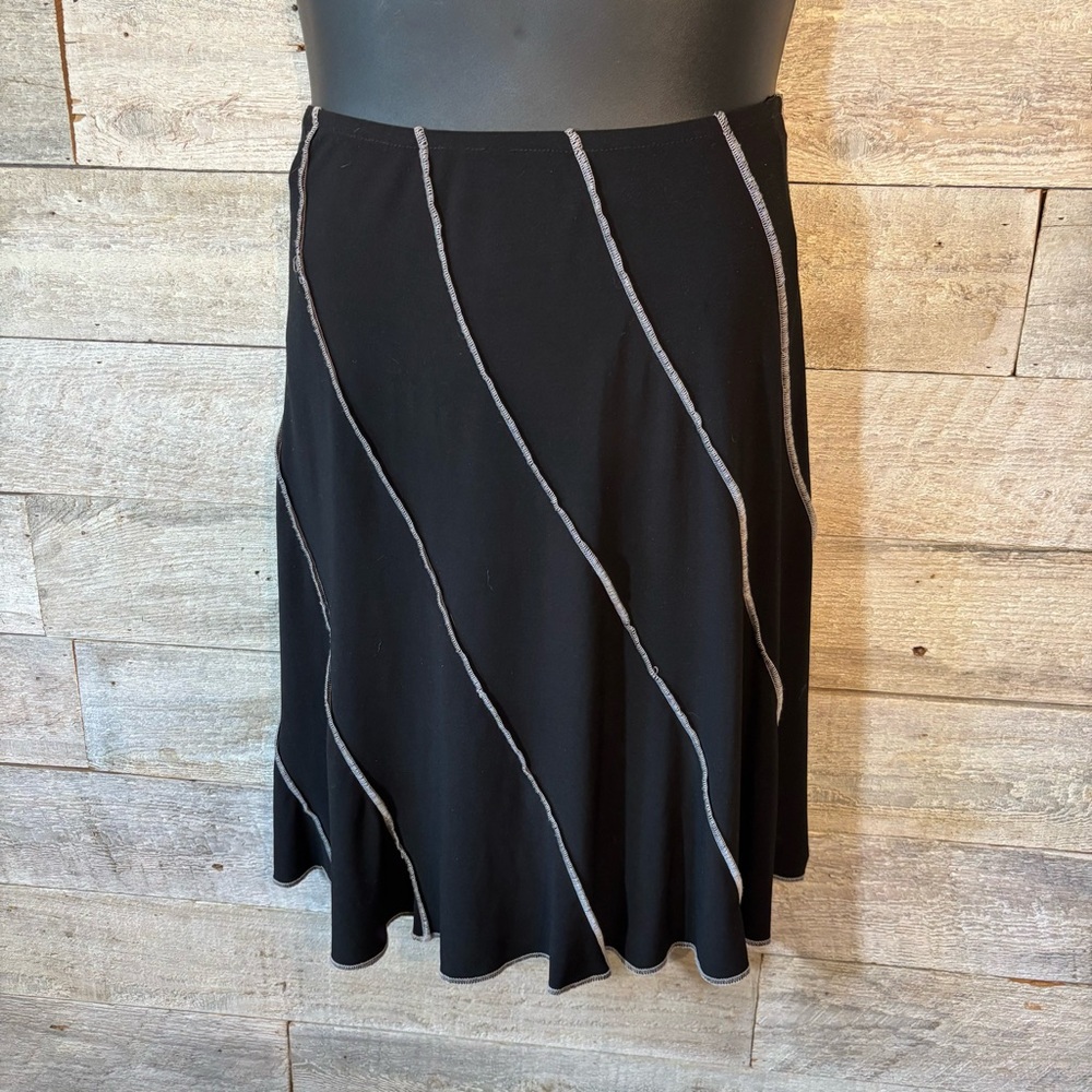 Joseph Ribkoff women's black & white exposed seam flared skirt in size 10